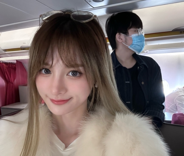 太下头！姿态未婚妻控诉遭到网友私聊性骚扰：这不算违法吗？