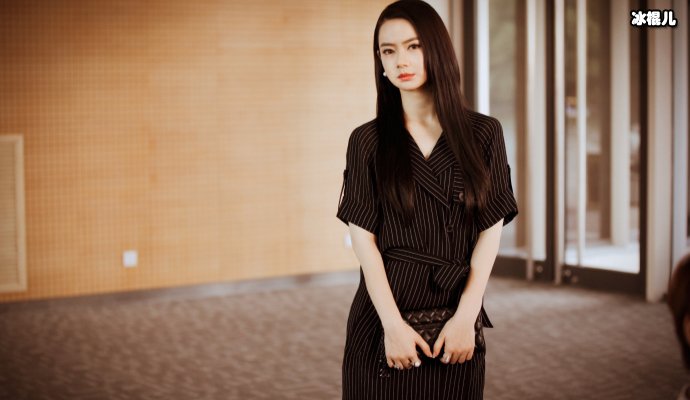 戚薇夫妇发糖啦！戚薇男装霸气侧漏上演霸道总裁的戏码！