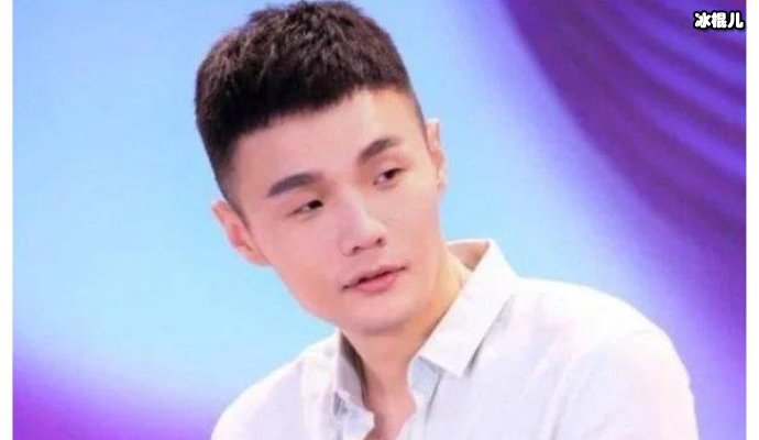 李荣浩第五次受伤坐轮椅，网友担心不已：写歌费腿吗？
