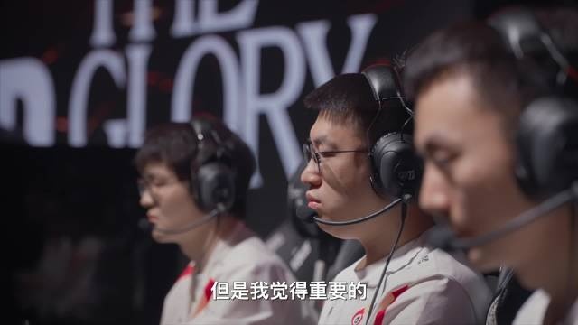 LPL纪录片《百炼成金》—S13片段：Xiaohu因失误向队友道歉