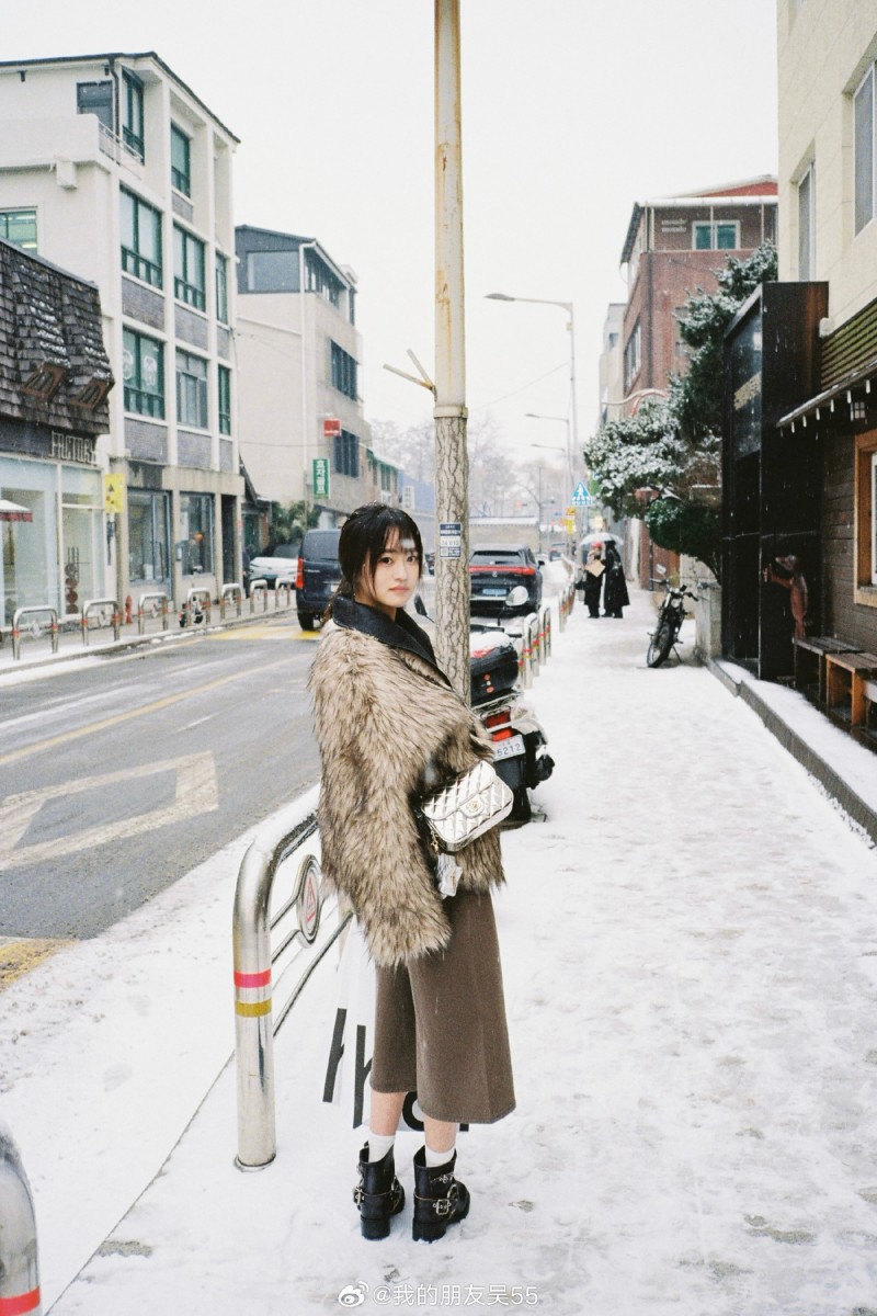 JackeyLove女友五五分享旅游照：首尔下雪了❄居然还在漏脚踝！