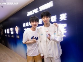 【蜗牛电竞】LPL官方分享Ming采访选手返图:老朋友们碰个面,共聚畅聊时刻