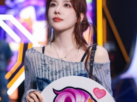 【蜗牛电竞】女解说Rita分享参加LOL手游活动照:玩得超开心!!~