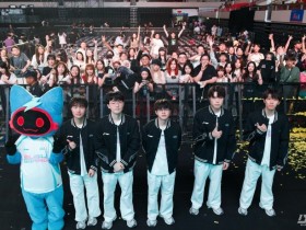 【蜗牛电竞】BLG分享队员决赛赛后合照:每一份加油与呐喊我们都有听到