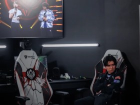 【蜗牛电竞】LOL官推分享被TL淘汰后,Yike坐在休息室的照片 难过之情溢于言表