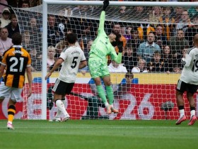 【蜗牛电竞】英超首轮半场:赫尔城2-0曼联,红魔71%控球率难破密集防守