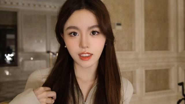 【蜗牛电竞】无畏契约女主持一意更新视频:下播录了个视频补上