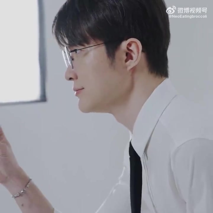 【蜗牛电竞】真成李总了!网友分享Faker参加联合国儿童基金会拍摄花絮