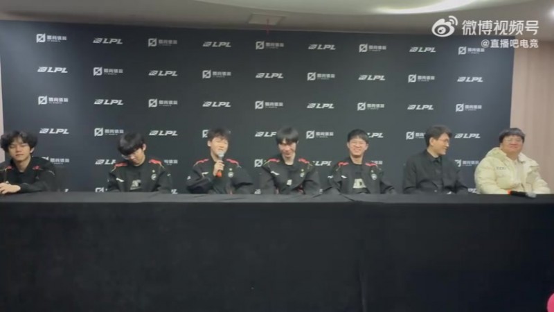 【蜗牛电竞】Angel谈SOLO选盖伦原因:领队让我选的 面对近战英雄也不会吃亏