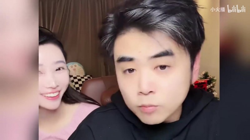 【蜗牛电竞】推荐全是丝袜美腿?朱开被老婆抓现行!朱开回应:软件自动关注好奇怪