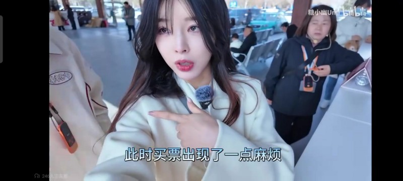 【蜗牛电竞】糖小幽:Doinb拿的永久居住五星卡 在兵马俑门票这边出了点问题