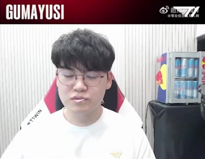【蜗牛电竞】Gumayusi:打职业前,我曾经考虑过比赛时永远叼着棒棒糖打游戏