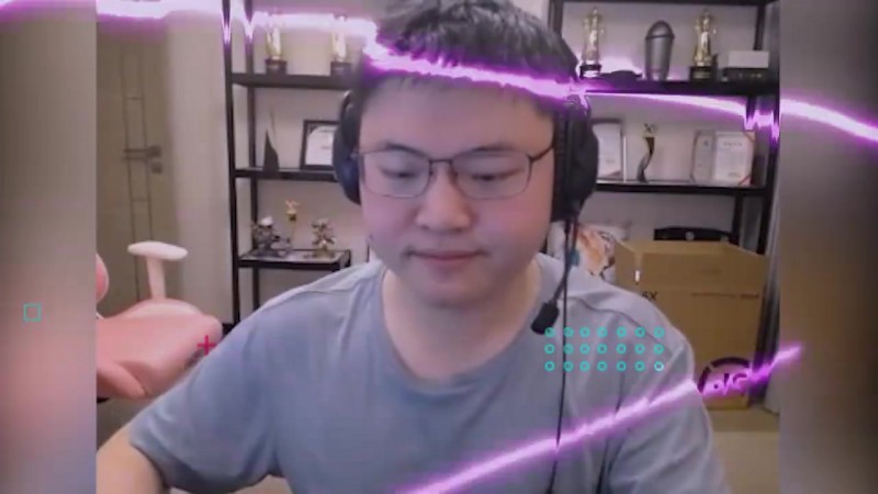 【蜗牛电竞】Uzi决定换鼠标:换个无线的,上次去小明家 他那款和我手感差不多