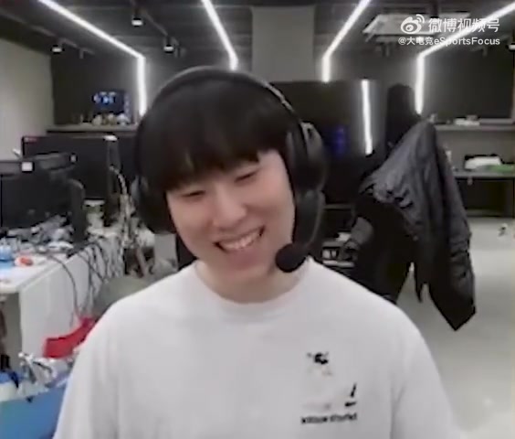 【蜗牛电竞】这就是HLE的中野联动!Zeka:哥你在哪呢 Peanut:我在你心里❤️