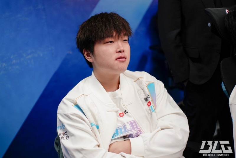 媒体人：Bin这把也是iG阵容配合 中期拿到头就无解了，随便玩