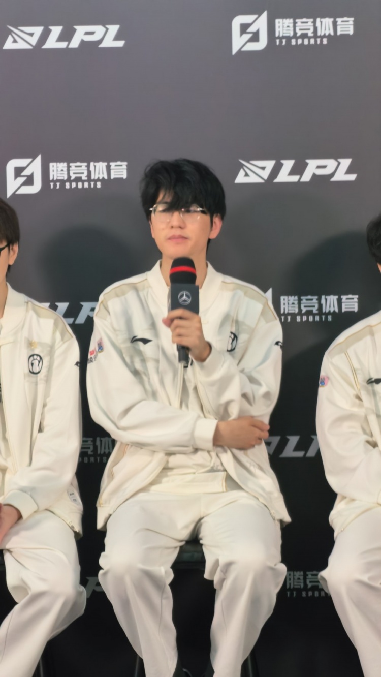 还得是哥哥！Jiejie：对方人员都在上路和厄塔汗 看到了落单的EZ
