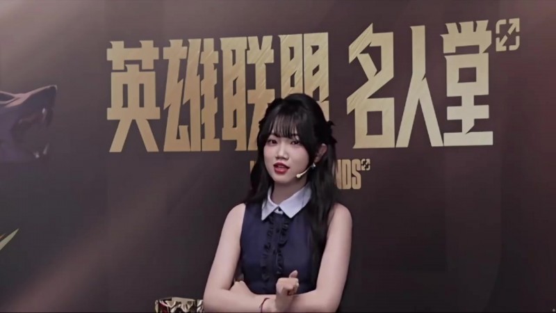 【蜗牛电竞】你说四大皆空,却紧闭双眼🤣赛后Uzi名人节目 所有嘉宾目不斜视 不敢看十月美腿