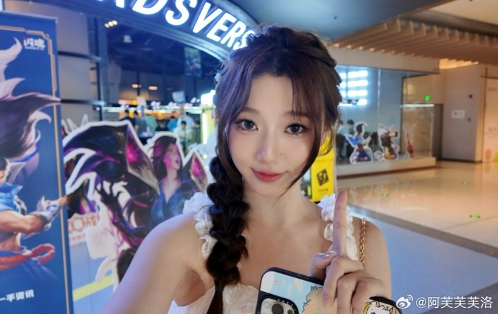 互动女主持人阿芙晒照：偶的符文战场初尝试～好玩爱玩下次还来！