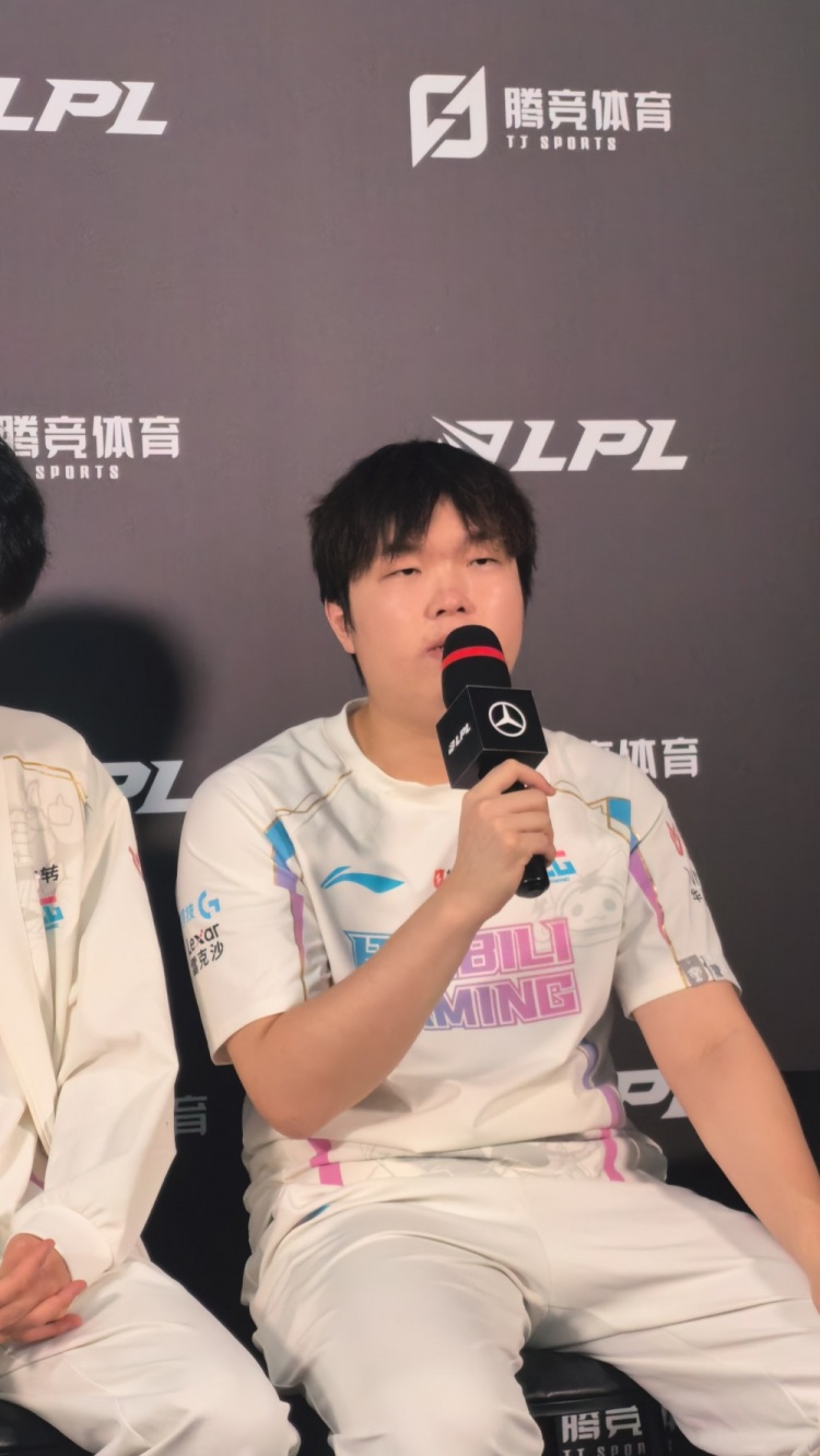 【蜗牛电竞】死一次游戏结束有阴影了!Bin:今天能赢是因为我后两把没怎么死