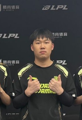 弱点击破了！naiyou：知道Jiejie野核玩的不好 就进他野区