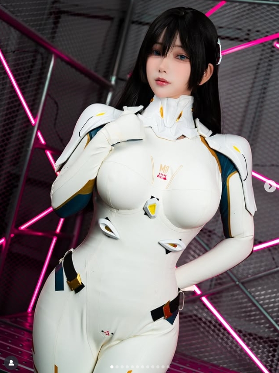 【蜗牛电竞】🤤《剑星》体模尹雪花晒照:胶衣都挡不住超模数值!