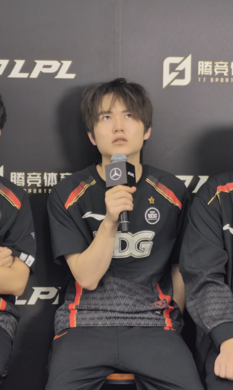 这个赛娜一言难尽！Ahn：Peyz是注重发育的选手 我的发挥比较可惜