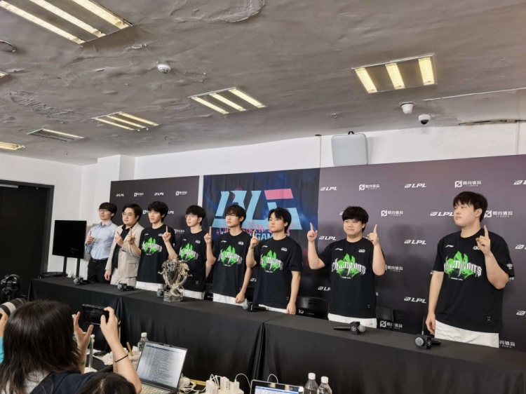 【蜗牛电竞】BLG赛后群访 Knight:希望世界赛上LPL的中单都能越打越好