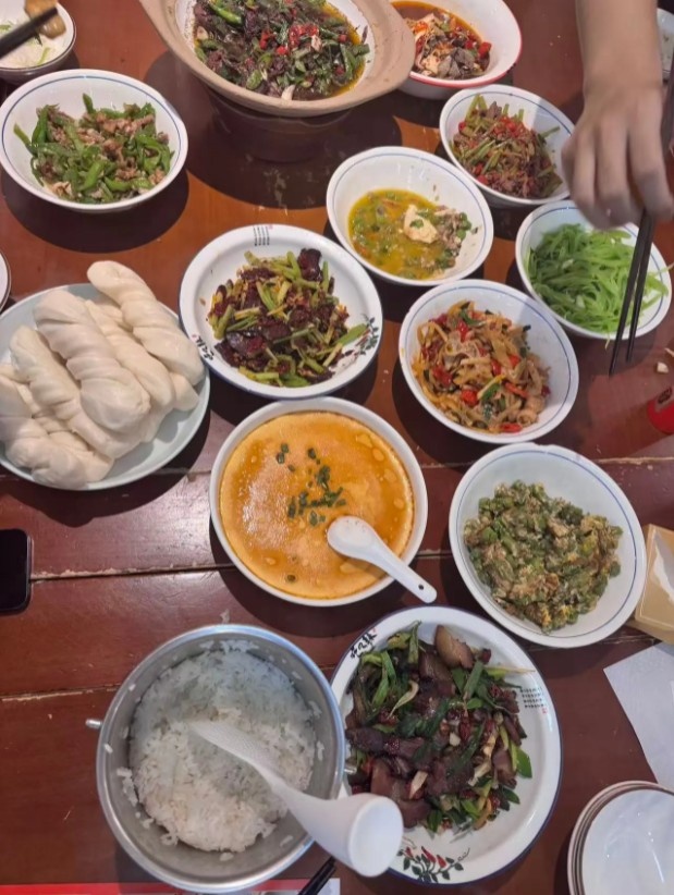 【蜗牛电竞】IG分享照片:人在深圳物资充分 还有没拍的若干…