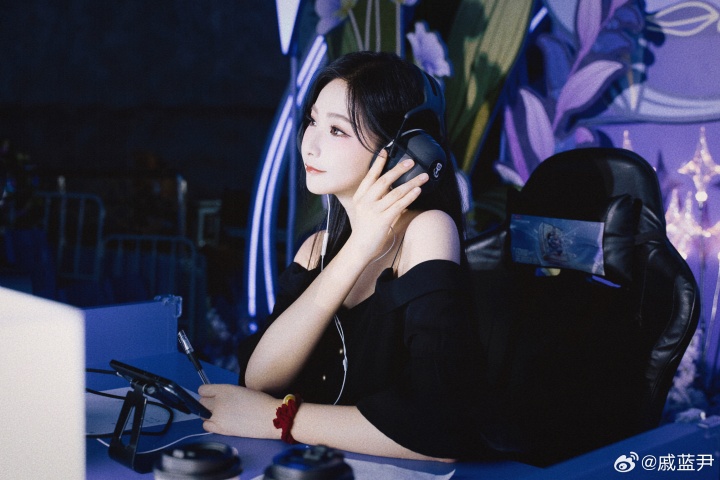 【蜗牛电竞】有点实力!若风妻子戚蓝尹晒照:闯进金铲铲之战女子组半决赛