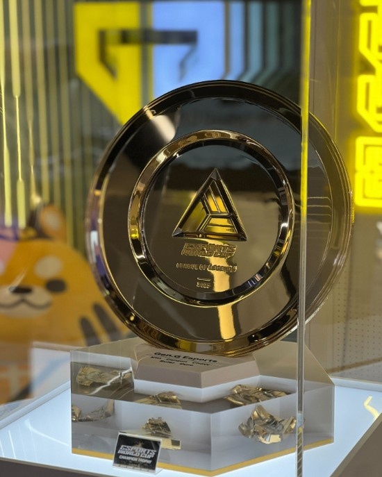 【蜗牛电竞】玩不起😂GEN官方:EWC通知不能选往届冠军作为底座 所以T1只能换成了G2