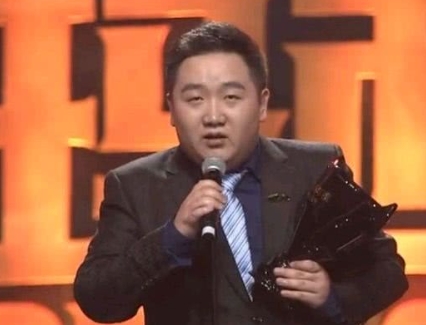 总得有人对LNG的失利负责！爆料人：前JDG经理万磊去LNG顶掉左雾