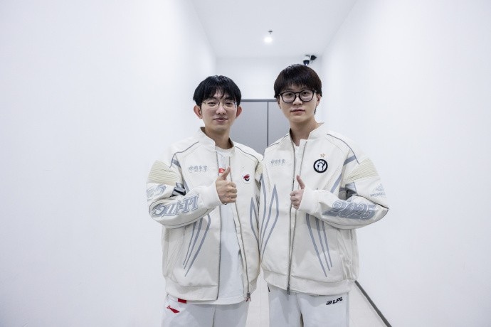 【蜗牛电竞】Flandre晒在香港游玩照片:我赖疙宝又旅行了