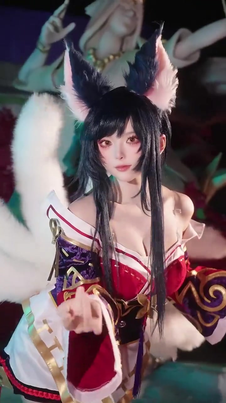 LPL官方分享视频：就这样被总决赛的Coser们包围了