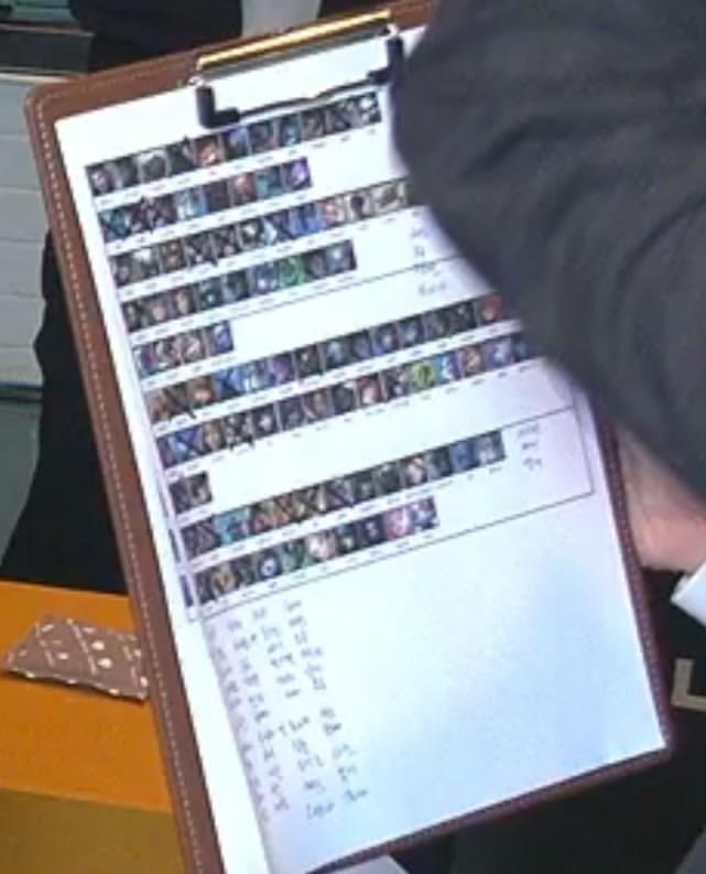 【蜗牛电竞】真有点像菜单🤔粉丝发现转播时泄露GEN决赛BP时的准备记事本