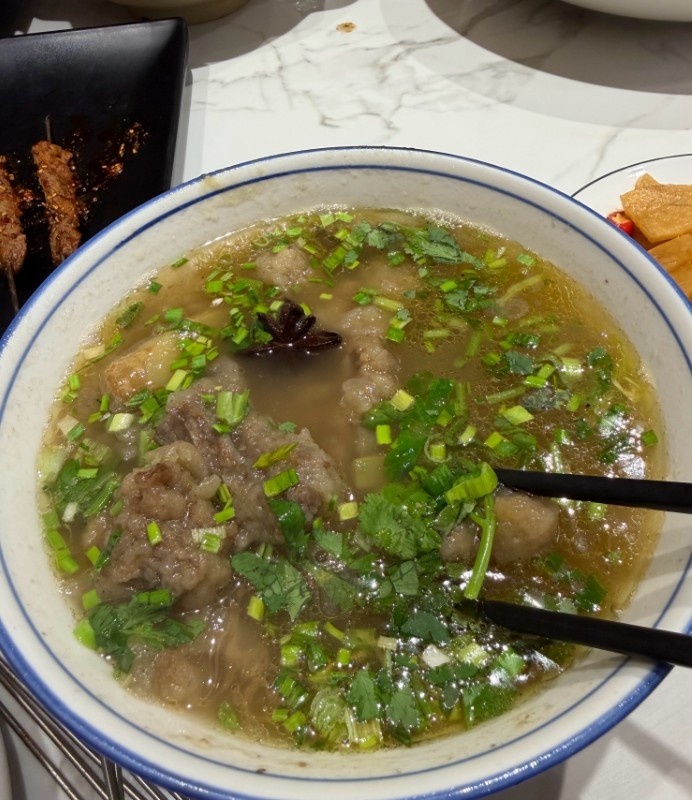 【蜗牛电竞】LPL解说米勒晒照:独自带多多回趟老家,让小猪桃子清静两天