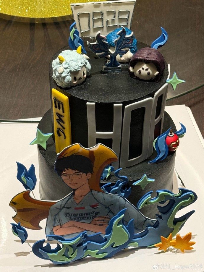 【蜗牛电竞】Hope晒照:感谢大家的生日祝福和精心准备的礼物,我们世界赛见