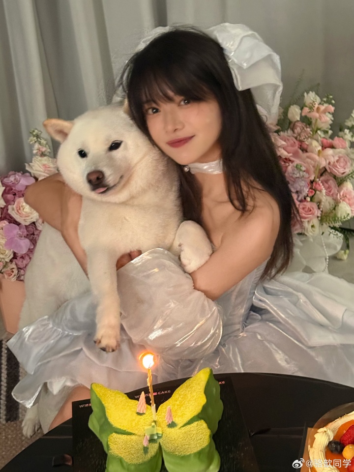 主持骆歆生日返图：所有10月5日生日的朋友！今天没有流星也能许愿哦~