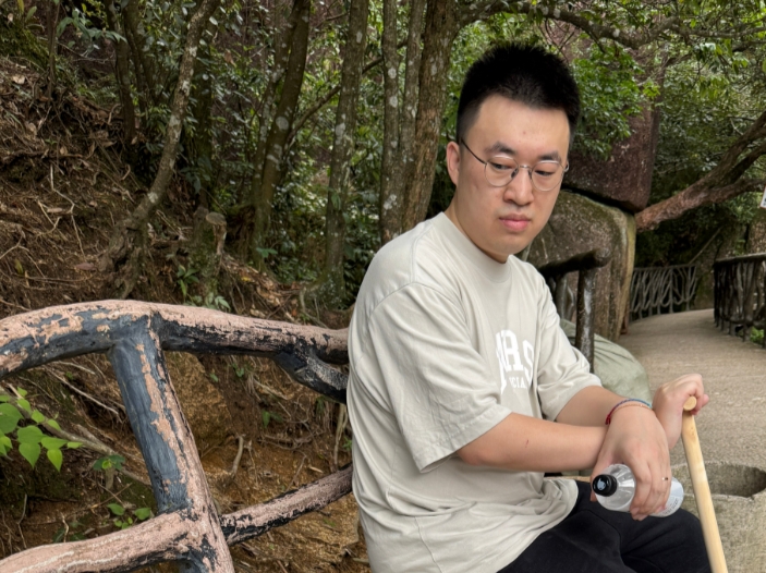 【蜗牛电竞】战胜许哥!xiaohu更博:假期结束快乐