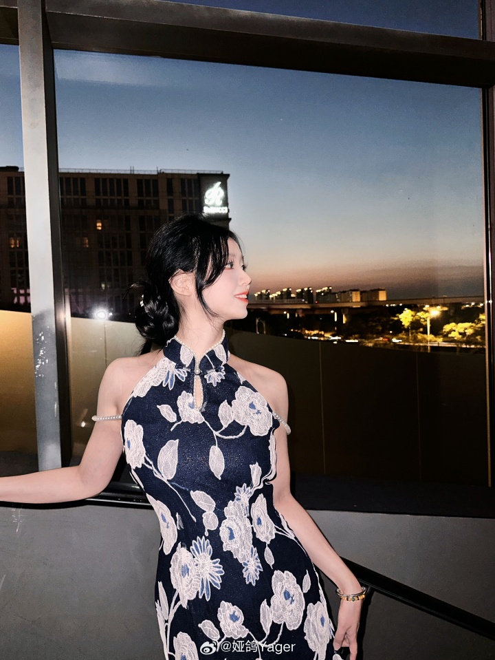 【蜗牛电竞】永劫无间主持娅鸽晒照:要不要一起看今天的晚霞~