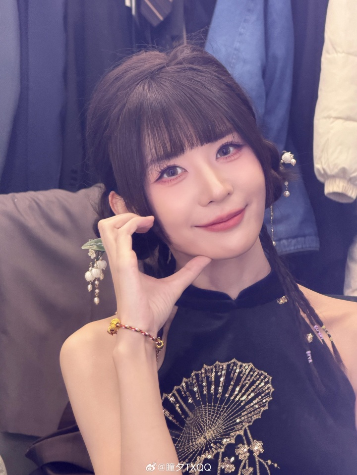 【蜗牛电竞】解说瞳夕赛后更博晒照:减肥成功被发现的世界很美好