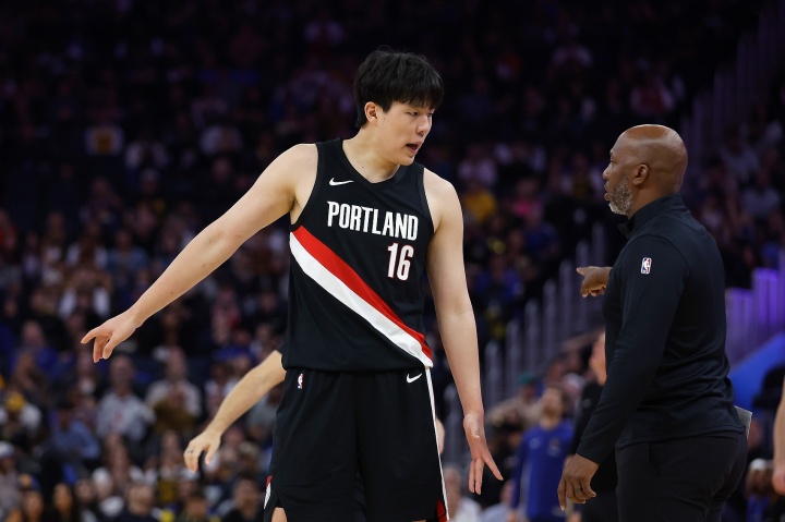 小杨可怎么办😭管泽元看比卢普斯涉赌被捕：？师傅让FBI抓走了！