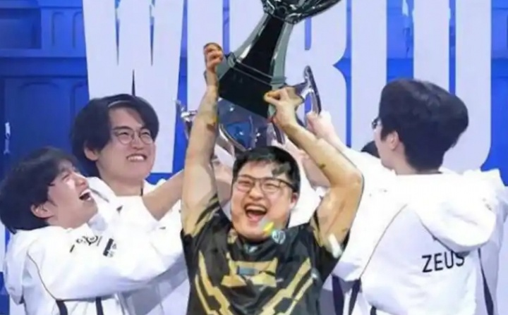 【蜗牛电竞】爆了!Uzi:决赛偷奖杯?我都不用偷包有我举杯的那一幕