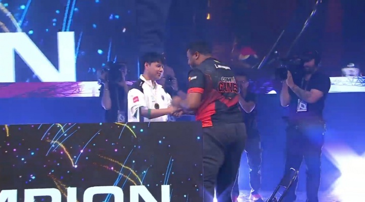 SWC拳皇15总决赛：36岁Xiaohai曾卓君遗憾告负，收获奖金15万刀