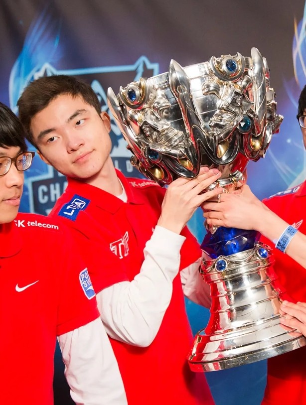 【蜗牛电竞】赛事官方分享Faker历年S赛决赛阶段照片:GOAT🐐