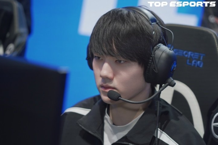 【蜗牛电竞】根据目前合同库信息:JackeyLove、Knight、ON均将在11月18日与队伍合同到期