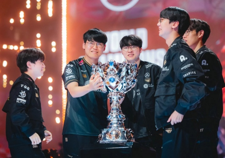 【蜗牛电竞】kkOma:Tom教练获得了S赛三连冠,若能为他出眼石皮肤就好了