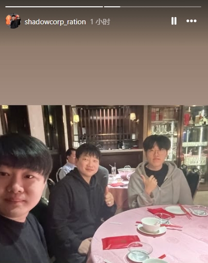 【蜗牛电竞】来谈续约还是劝他回LCK?Kael经纪公司负责人晒与Kael合照