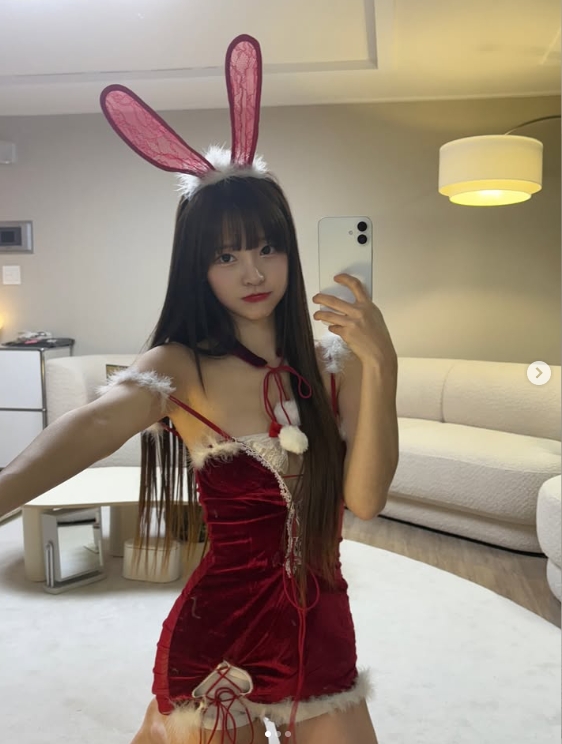 【蜗牛电竞】韩版《完蛋美女》演员mj晒照:提前展示圣诞战袍🤤