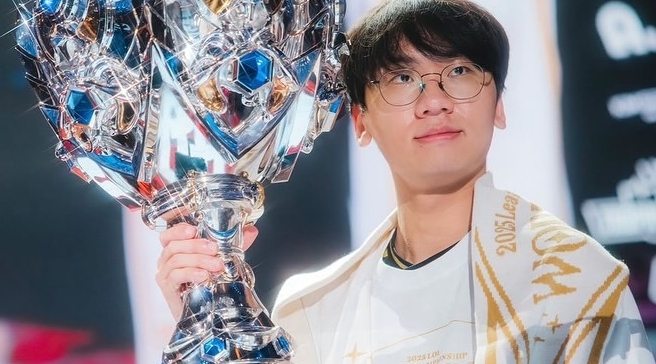 【蜗牛电竞】理性讨论,如果单看荣誉,Doran四次LCK冠军一次S冠是不是已经跻身上单前列了?