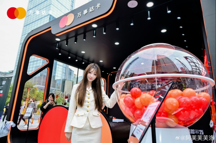 【蜗牛电竞】好腿!主持阿芙晒照:万事达人一天体验卡 好玩爱玩下次还来